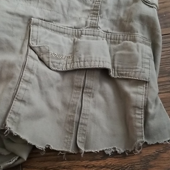Shorts with lots of pocket - Picture 2 of 3